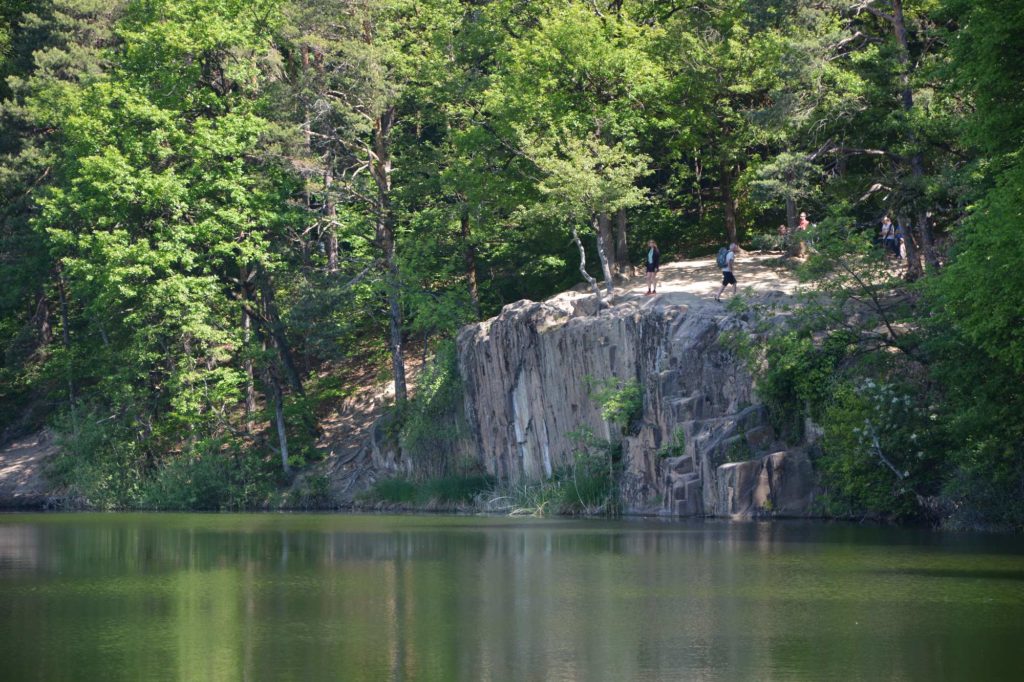 Die Felsen am Montiggler See