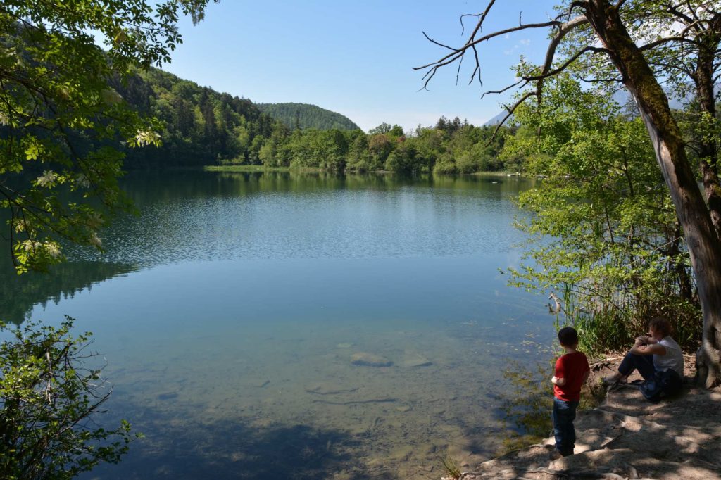 So schön idyllisch: Der kleine Montiggler See an der Südtiroler Weinstrasse