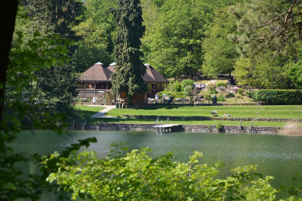 Am Kleinen Montiggler See baden - das öffentliche Strandbad