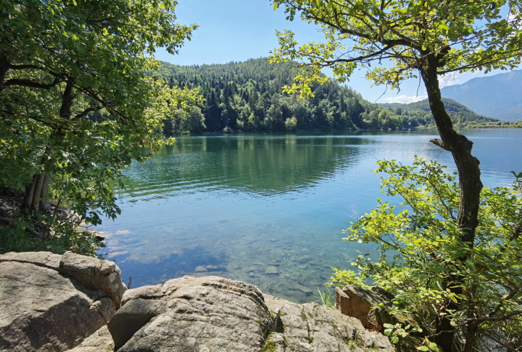 Am Großen Montiggler See in Südtirol