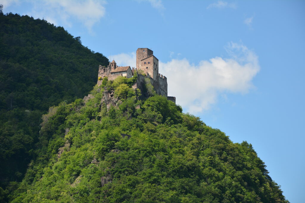 Die Burgen und Schlösser sind die schönsten Eppan Sehenswürdigkeiten