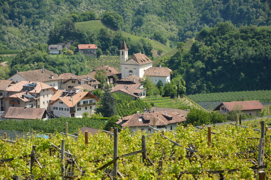 Eppan an der Weinstrasse - umgeben von Wein und Bergen