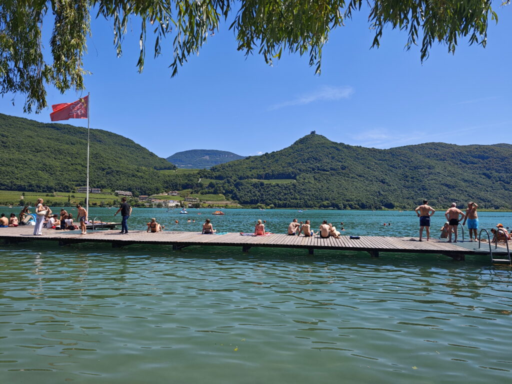 Kalterer See nahe Bozen - extrem beliebt wegen der mediterranen Stimmung